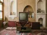 تماشای جهان از جعبه جادو  -  بررسی دهه های آغازین حضور تلویزیون در ایران و تبدیل شدن آن به مهم ترین پدیده مدرن خانه ها