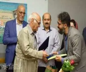 تقدیر از چهار نویسنده پیشکسوت -  فریدون عموزاده خلیلی از (استقبال غیرمنتظره) گفت