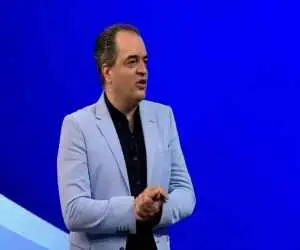 نگرانی مجری صداوسیما از بردن نام حسن روحانی در آنتن زنده! + ویدیو
