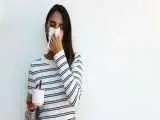 آیا اگر مخاط بینی را فین نکنیم و قورت بدهیم ضرر دارد؟