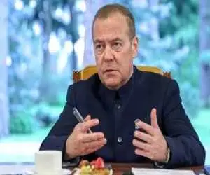 مدودف: ایرانی ها اکنون به زندگی عادی ادامه می دهند