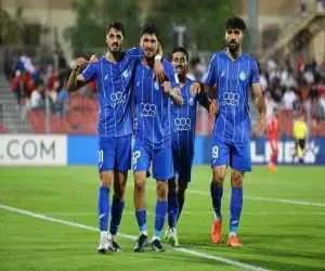 بدون پول برای استقلال بازی می کنم اما محال است پرسپولیسی شوم  -  در ایران فقط لباس آبی مگر اینکه ...