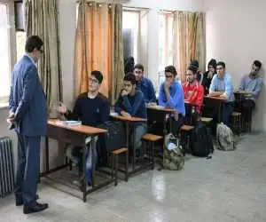 زیر سؤال رفتن عدالت آموزشی با نتایج کنکور  -  77 درصد رتبه های برتر کنکور از مدارس دولتی بودند اما...