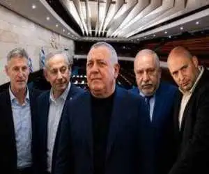ضربه تازه به اردوگاه نتانیاهو؛ رقیب جدید در صدر نشست