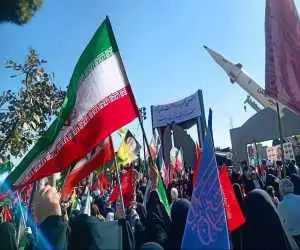 بزرگترین زنجیره انسانی جان فدایان (دانشگاه ایران) در مشهد + ویدیو