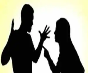 با شوهرم که  به علت وضعیت بد مالی بداخلاق هم شده چه کنم؟