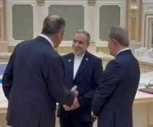 گفت  وگوی کوتاه وزیران خارجه ایران، روسیه و جمهوری آذربایجان در ترکمنستان