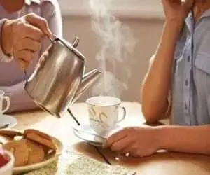 چای شبانه چه بلایی سر خواب می آورد؟ 7 باور رایج درمورد چای