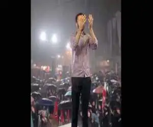 گرگانی ها زیر بارش سیل آسا و حضور در تجمع شبانه!  -  ویدئو
