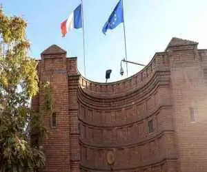 در پاسخ به بقایی؛ سفارت فرانسه، نام ایران را در کنار آمریکا و اسرائیل قرار داد!