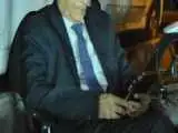 خوشتیپ ترین مرد دستفروش ایران با کت وشلوار و کراوات + عکس