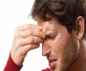 این نوع سردرد را جدی بگیرید؛ خطر پنهان برای بینایی