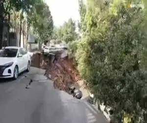 ناگهان زمین دهان باز کرد و این خودروها را بلعید!   -  ببینید
