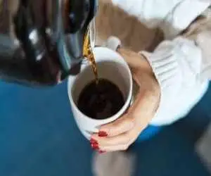 بوی قهوه چه تغییری در مغز و حال ما ایجاد می کند؟