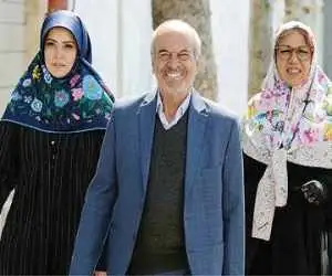 قرار بود قیلم "خانوم والده" طبقه بندی سنی داشته باشد اما دختران دبستانی را به تماشای آن بردند