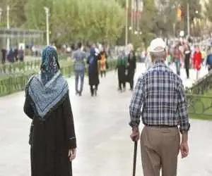 هر محله تهران 700 سالمند تنها دارد  -  بسیاری از سالمندان با آسیب های روحی و روانی زندگی می کنند