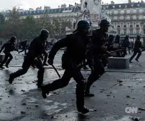 فرانسه آشوب زده؛  1٬200 بازداشت میلیون ها یورو خسارت 