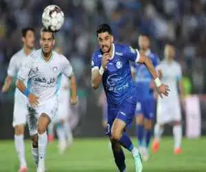 استقلال یقه پرسپولیس را ول نکرد  -  برد سخت شاگردان سهراب در مقابل تیم رحمتی ؛ استقلال یک گل گهر صفر