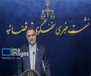 سخنگوی قوه قضائیه: درحادثه میدان علیخانی 4 نفر از کارکنان فراجا با چاقو و سنگ مورد حمله قرار گرفتند  -  رئیس قوه قضاییه 20 روز این پروند را دنبال کرد