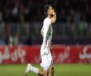 پست احساسی مادر بازیکن پرسپولیس بعد از نخستین گل پسرش  -  ببینید