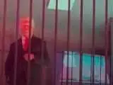 جنایتکار در قفس! + ویدئو