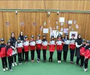 مدرسه ایرانی با گذرنامه خارجی