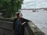 نویسنده (ملت عشق) از افسردگی و فشارهای دولت ترکیه گفت -  دوست دارم خودم را روحی جهانی، کوچ نشین و قصه گویی دوره گرد بدانم