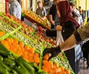 قیمت میوه و تره بار پنجشنبه 30 مهر 1405؛ قیمت موز و گلابی صعودی شد -  انگور بی دانه قرمز و سیاه کیلویی 160 هزار تومان