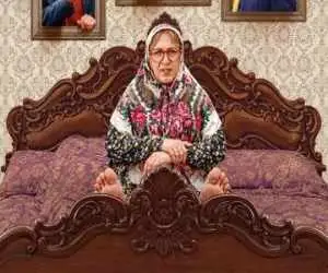 نجات مِهر سینمای ایران به مدد (زن پوشی) رضا عطاران در افتتاحیه استخر زنان -  سهم 217 میلیاردی (خانوم والده) از فروش 340 میلیاردی یک ماهه