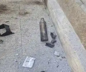 انفجار مهمات عمل نکرده در بازار ضایعات نسیم شهر -  برخورد ترکش گلوله به دیوار یک مدرسه
