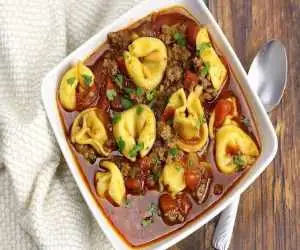 درست کردن سوپ تورتلینی؛ یک شام گرم و دلچسب با عطر و طعم ایتالیایی برای شب های پاییزی