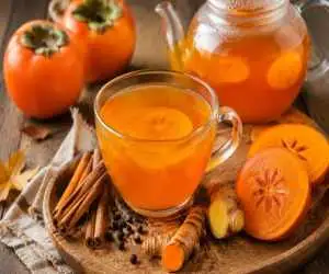 خواص شگفت انگیز چای خرمالو؛ نوشیدنی پاییزی با عطر زنجبیل و دارچین + درست کردن