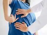 درد سمت راست شکم و زیر دنده ها نشانه چیست؟ چه زمانی جدی بگیریم؟