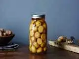 درست کردن ترشی یار الماسی؛ چاشنی خوشمزه ای با عطر بادمجان دودی